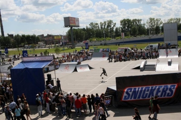 Мобильный скейт-парк для фестиваля Snickers Urbania